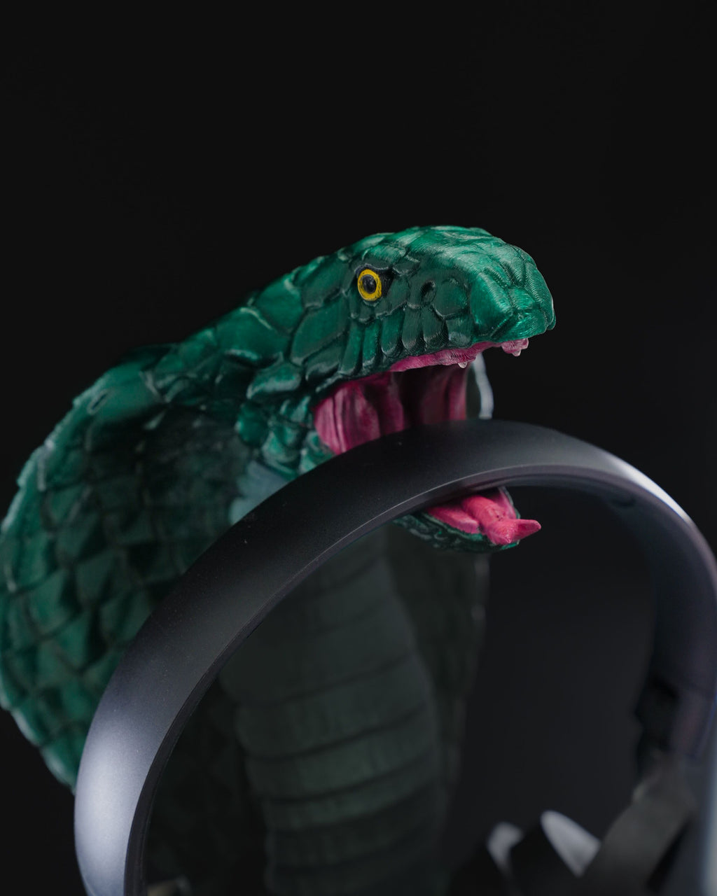 King Cobra Headphone Holder 2