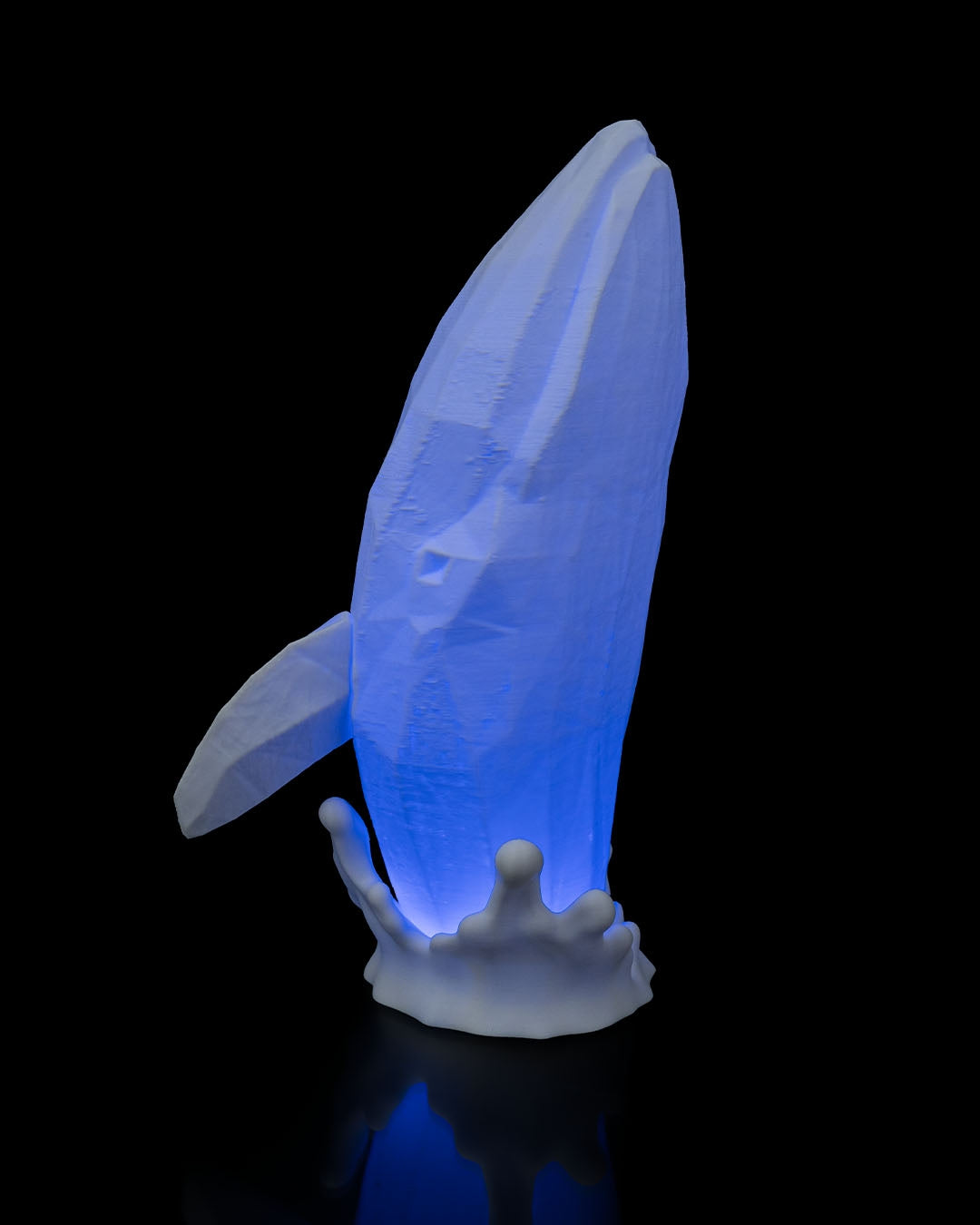 Low Poly Whale Table Lamp 1