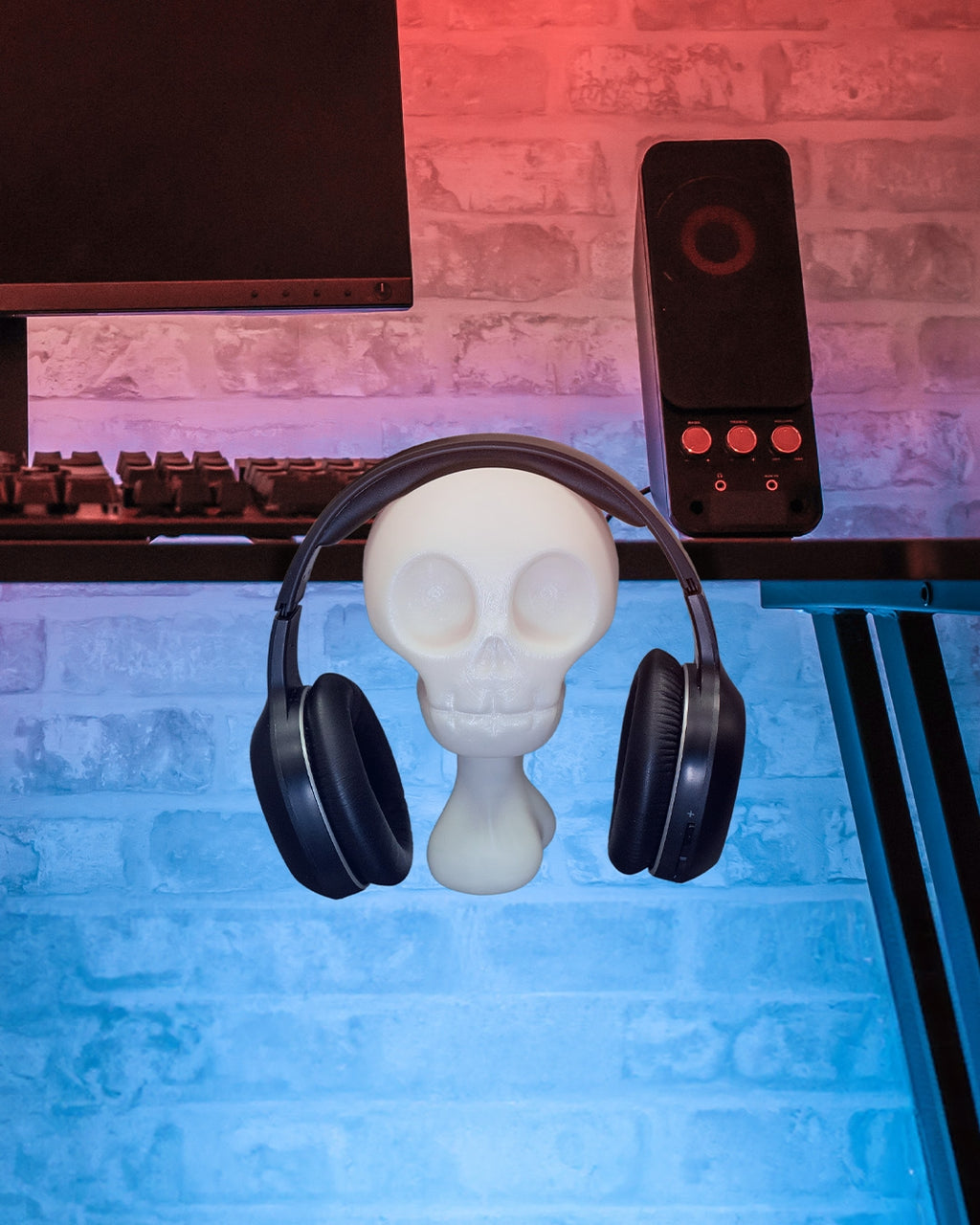 Skull Vise Headphone Holder 1